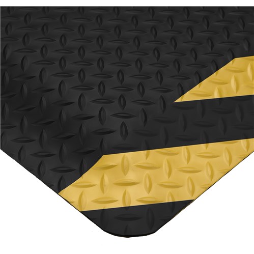 Wearwell 414.1516x2x3CHV - UltraSoft Diamond-Plate Nitricell® Sponge Base Anti-Fatigue Mat - 2' x 3' - Black w/Yellow Chevron Borders